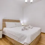 Qala Tranquil Escape - Stylish With Terrace & Ac Qala