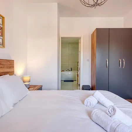 Stylish 2br In Peaceful With Terrace & Ac By 360 Estates Apartamento *