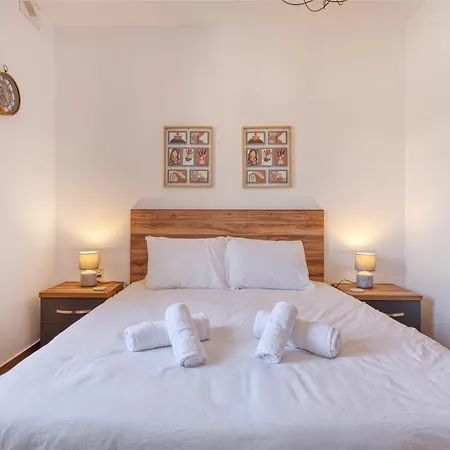 Tranquil Escape - Stylish With Terrace & Ac *