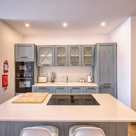 Tranquil Escape - Stylish With Terrace & Ac Qala